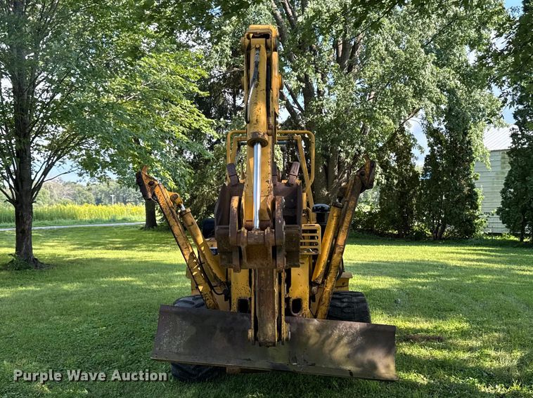 image for item FB5944 Vermeer V-5800 trencher