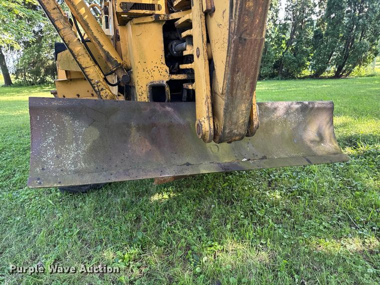image for item FB5944 Vermeer V-5800 trencher