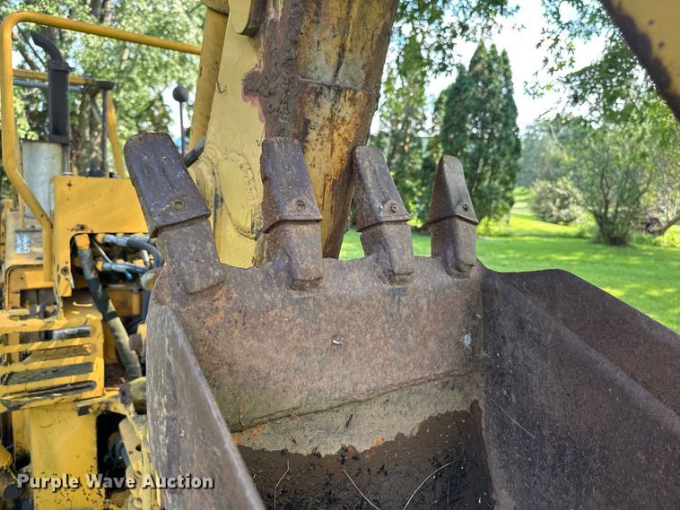 image for item FB5944 Vermeer V-5800 trencher