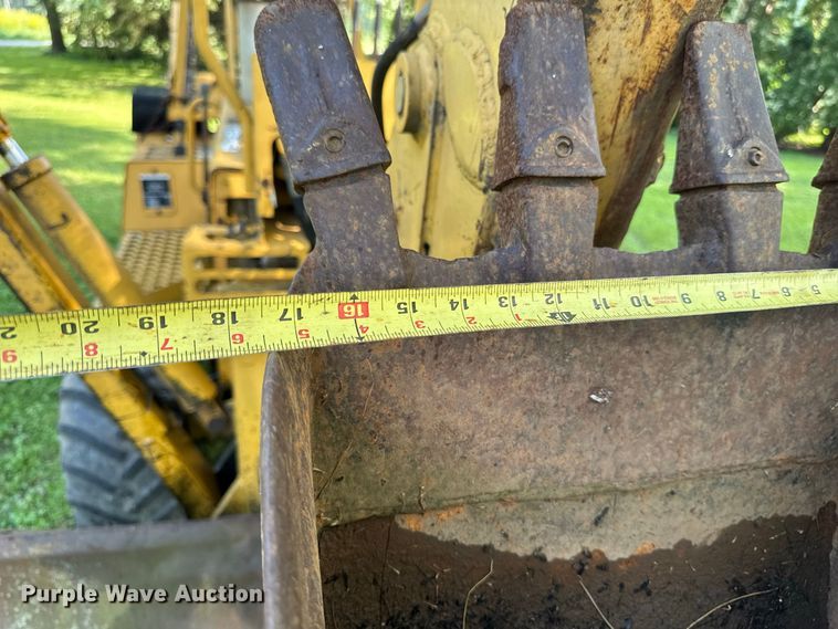 image for item FB5944 Vermeer V-5800 trencher
