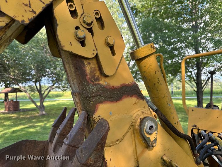 image for item FB5944 Vermeer V-5800 trencher