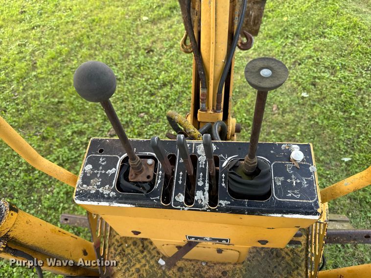 image for item FB5944 Vermeer V-5800 trencher