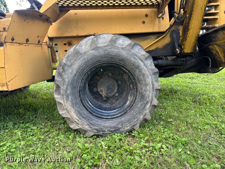 image for item FB5944 Vermeer V-5800 trencher