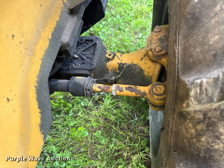 image for item FB5944 Vermeer V-5800 trencher
