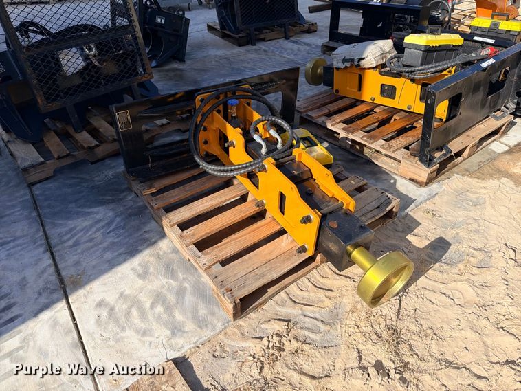 image for item FB8298 2026 Giyi D680 skid steer post driver