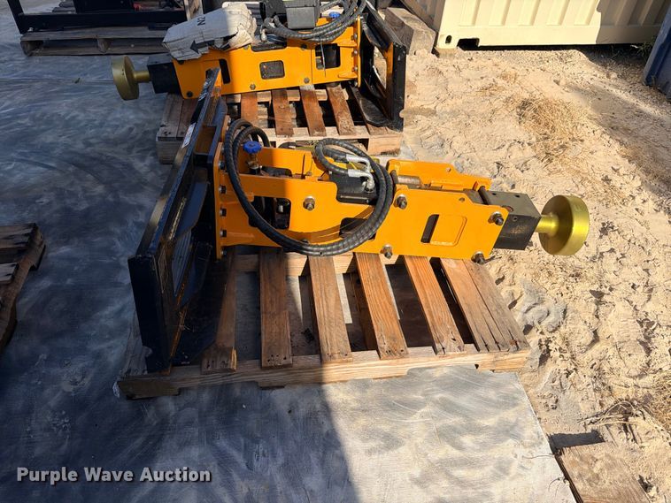 image for item FB8298 2026 Giyi D680 skid steer post driver