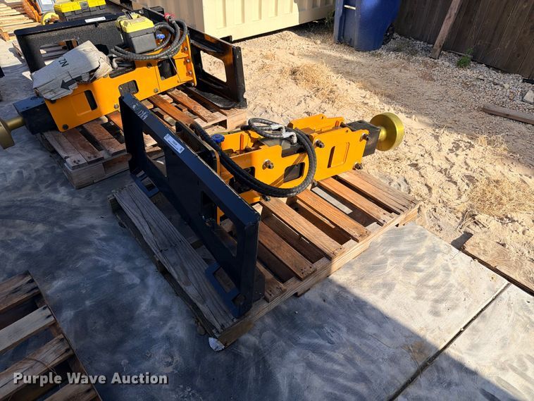 image for item FB8298 2026 Giyi D680 skid steer post driver