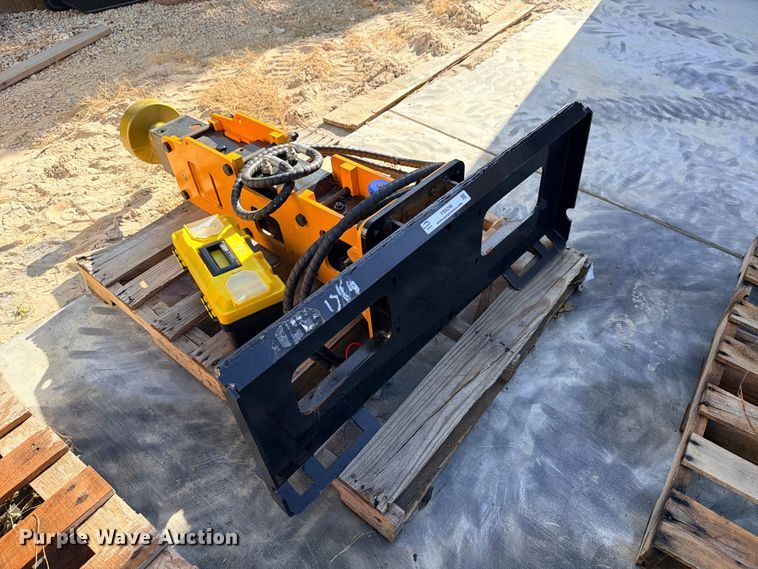 image for item FB8298 2026 Giyi D680 skid steer post driver