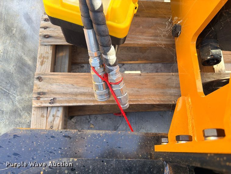 image for item FB8298 2026 Giyi D680 skid steer post driver