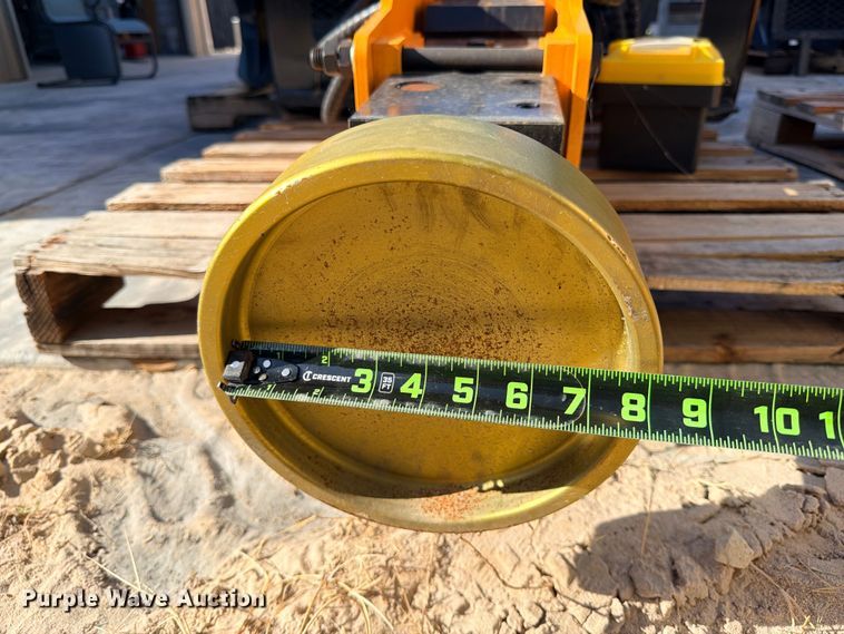 image for item FB8298 2026 Giyi D680 skid steer post driver