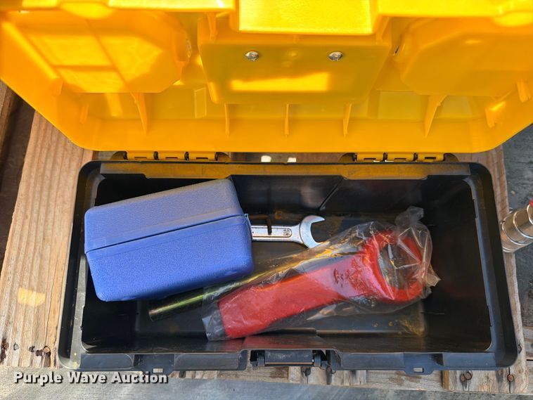 image for item FB8298 2026 Giyi D680 skid steer post driver