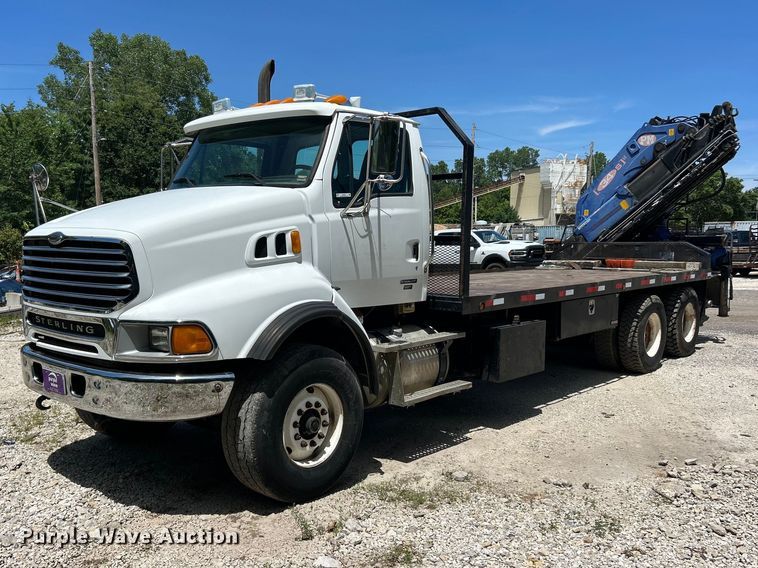 2005 Sterling Truck L9500 Series crane truck