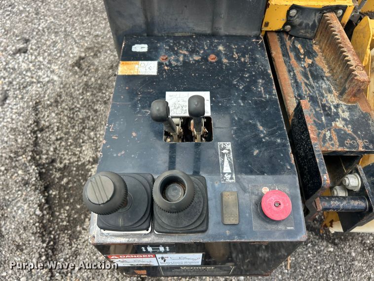 image for item FC2851 2005 Vermeer D18x22 Navigator HDD directional boring unit directional boring unit