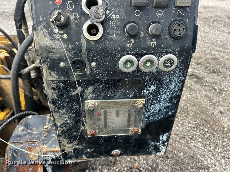 image for item FC2851 2005 Vermeer D18x22 Navigator HDD directional boring unit directional boring unit