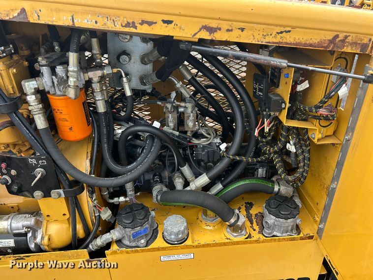 image for item FC2851 2005 Vermeer D18x22 Navigator HDD directional boring unit directional boring unit