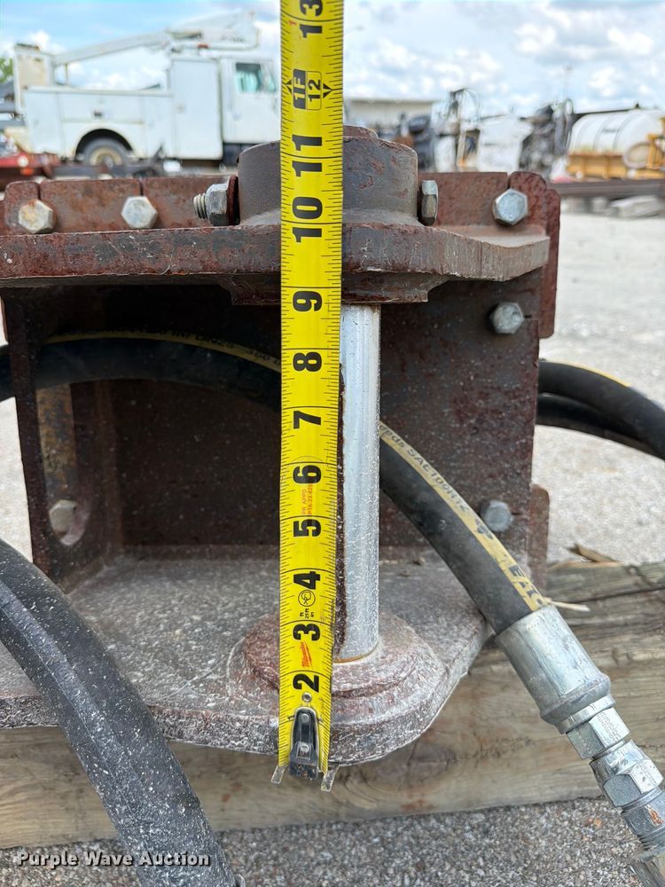 image for item FC3319 Hydraulic breaker