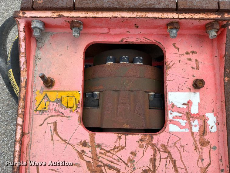 image for item FC3319 Hydraulic breaker