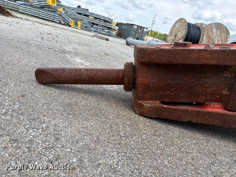 image for item FC3319 Hydraulic breaker
