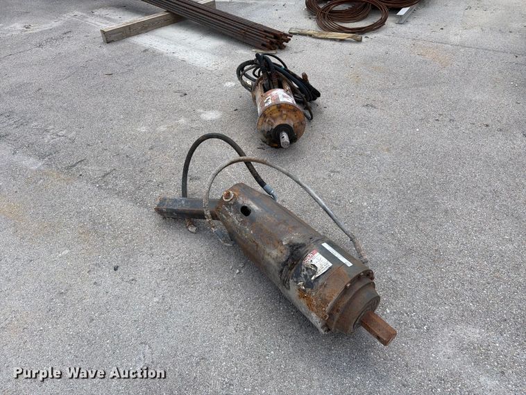 image for item FC3320 (2) hydraulic auger drivers