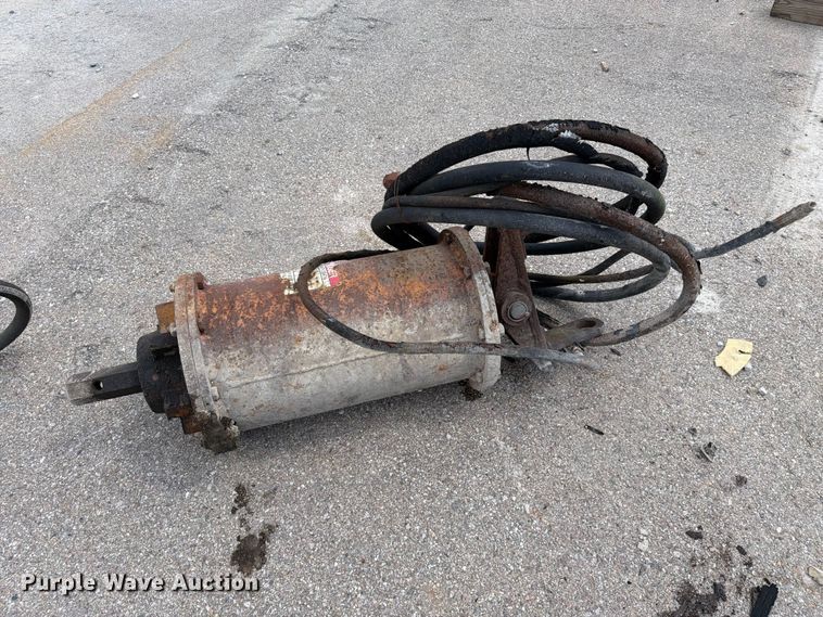 image for item FC3320 (2) hydraulic auger drivers