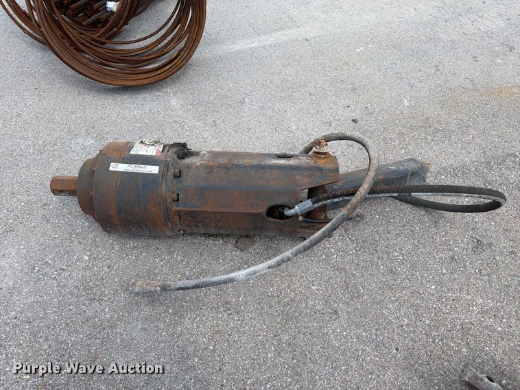 image for item FC3320 (2) hydraulic auger drivers