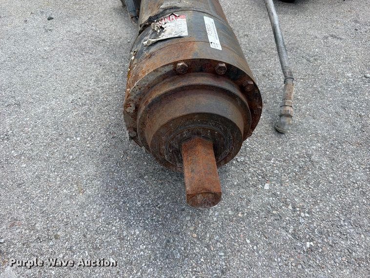 image for item FC3320 (2) hydraulic auger drivers