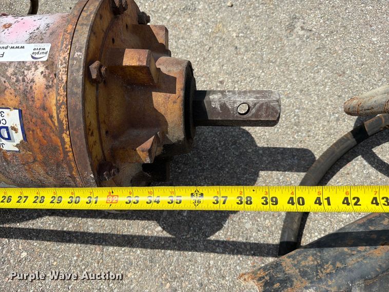 image for item FC3320 (2) hydraulic auger drivers