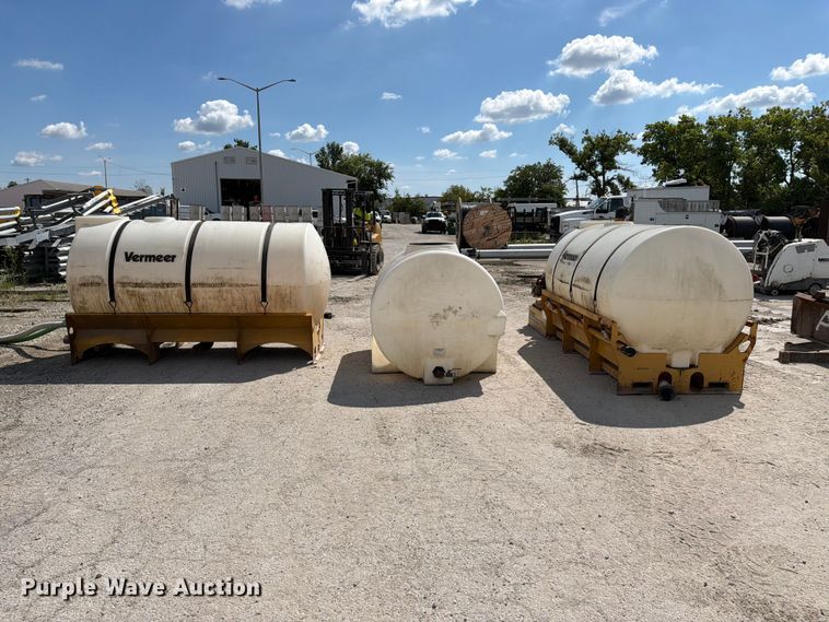 image for item FC3321 2000 Vermeer ST750A fluid supply and mixing system.