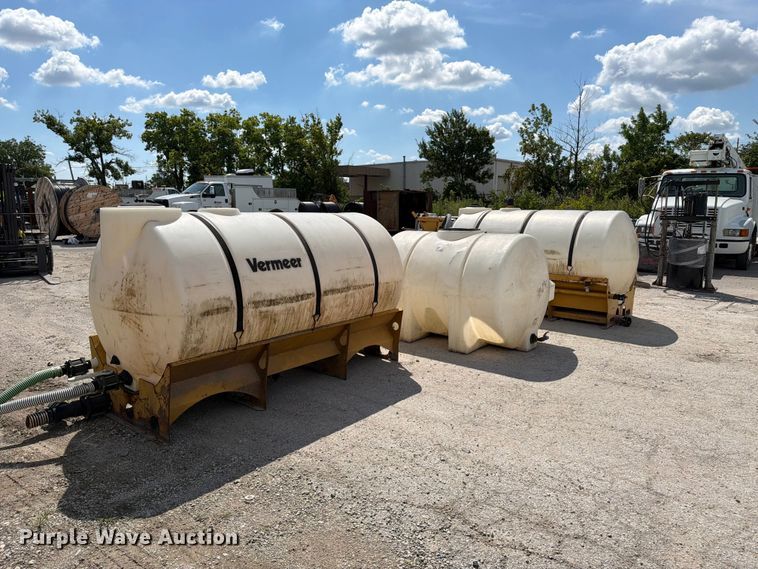 image for item FC3321 2000 Vermeer ST750A fluid supply and mixing system.