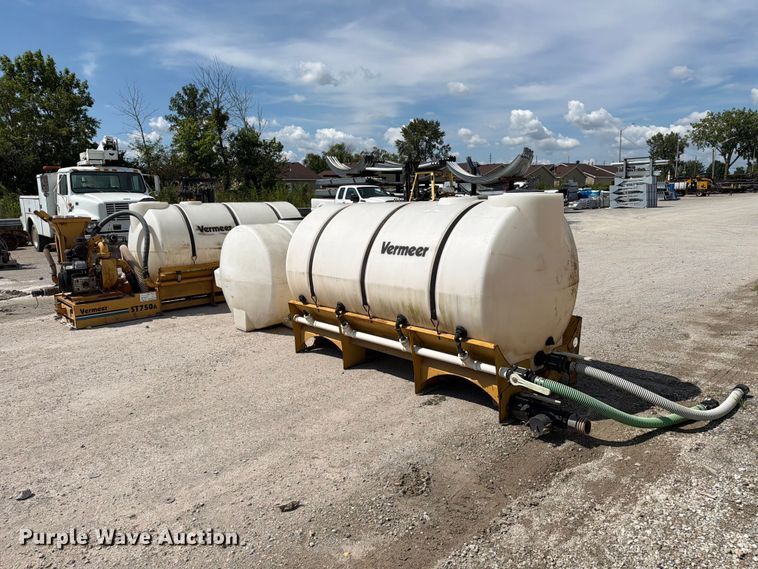 image for item FC3321 2000 Vermeer ST750A fluid supply and mixing system.