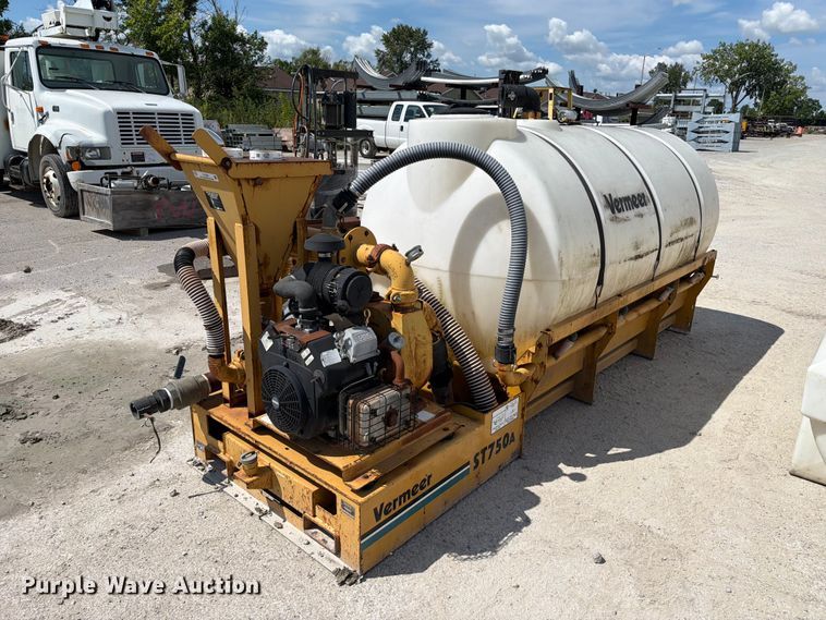 image for item FC3321 2000 Vermeer ST750A fluid supply and mixing system.