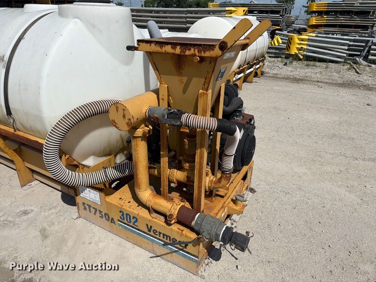 image for item FC3321 2000 Vermeer ST750A fluid supply and mixing system.