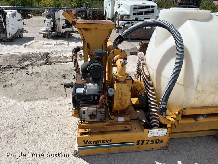 image for item FC3321 2000 Vermeer ST750A fluid supply and mixing system.