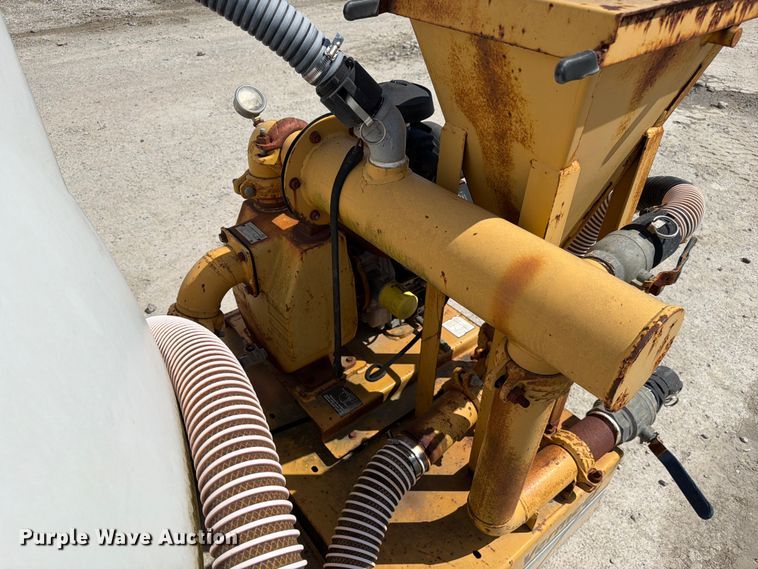 image for item FC3321 2000 Vermeer ST750A fluid supply and mixing system.