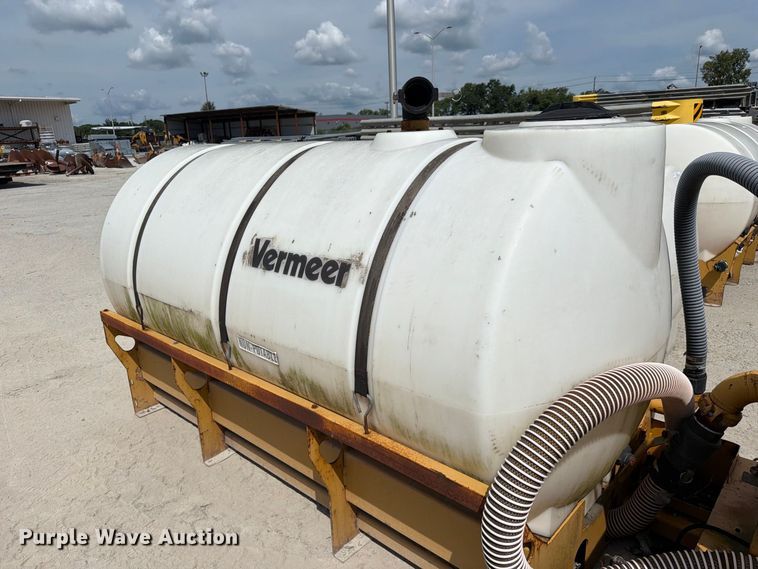 image for item FC3321 2000 Vermeer ST750A fluid supply and mixing system.