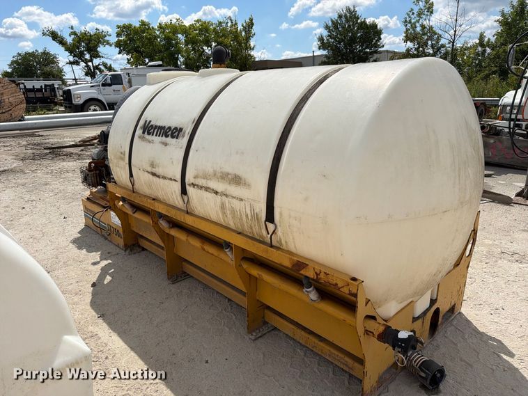 image for item FC3321 2000 Vermeer ST750A fluid supply and mixing system.