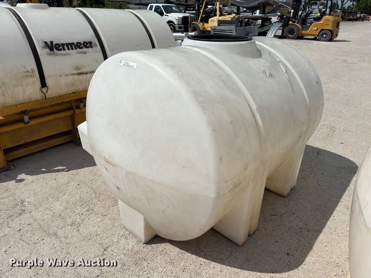 image for item FC3321 2000 Vermeer ST750A fluid supply and mixing system.