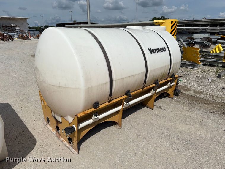 image for item FC3321 2000 Vermeer ST750A fluid supply and mixing system.