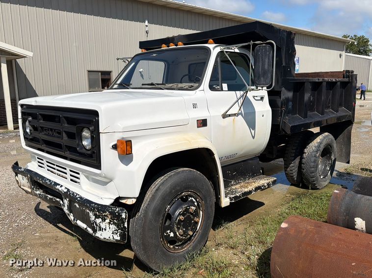 image for item FC3323 1987 GMC C6 dump truck