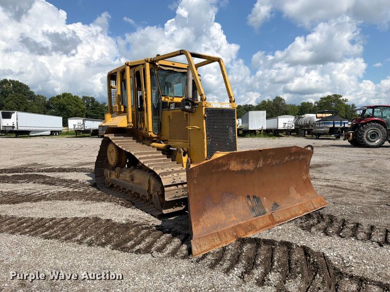 image for item FC3326 1999 Caterpillar D6M dozer