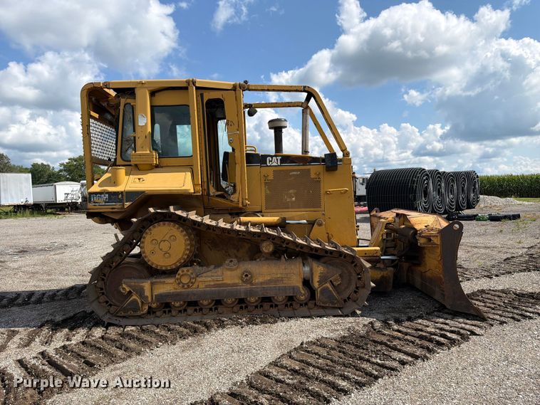 image for item FC3326 1999 Caterpillar D6M dozer