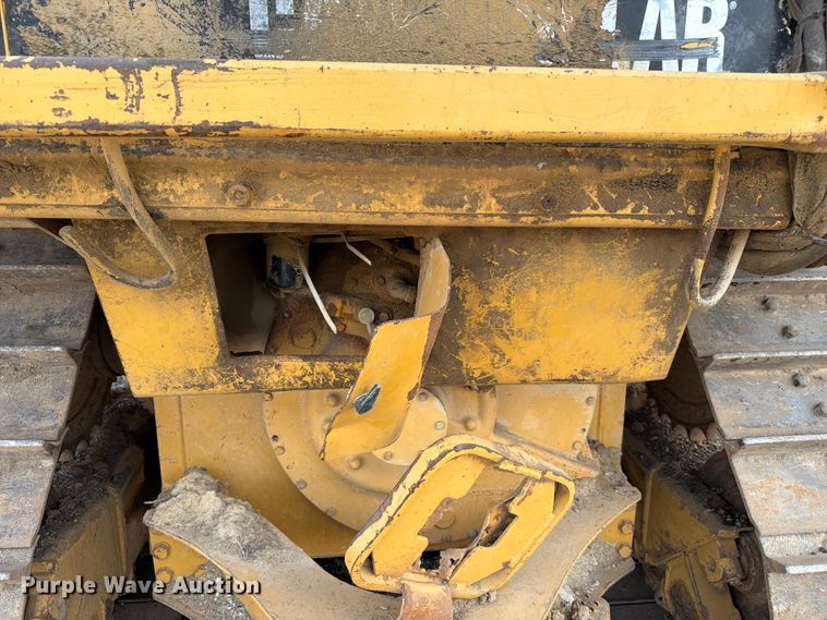 image for item FC3326 1999 Caterpillar D6M dozer