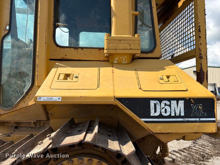 image for item FC3326 1999 Caterpillar D6M dozer