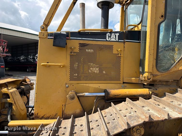 image for item FC3326 1999 Caterpillar D6M dozer