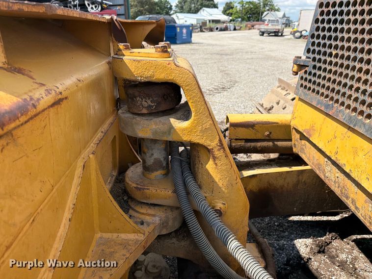 image for item FC3326 1999 Caterpillar D6M dozer