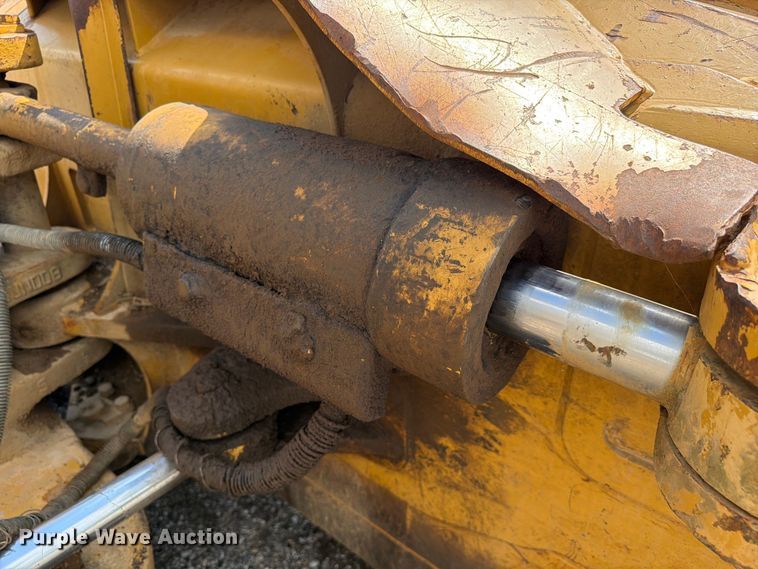 image for item FC3326 1999 Caterpillar D6M dozer