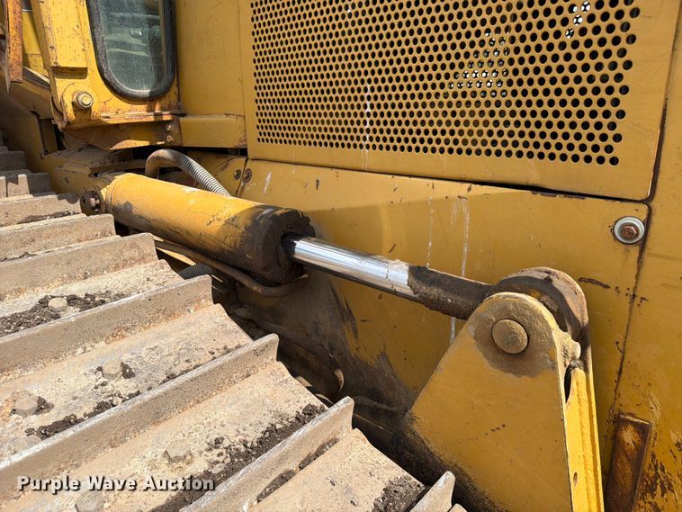 image for item FC3326 1999 Caterpillar D6M dozer