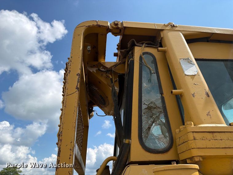 image for item FC3326 1999 Caterpillar D6M dozer
