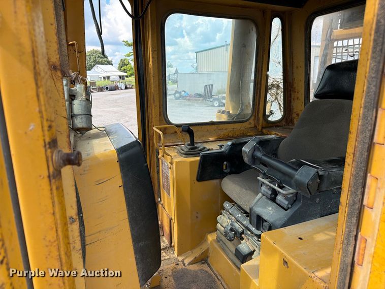 image for item FC3326 1999 Caterpillar D6M dozer