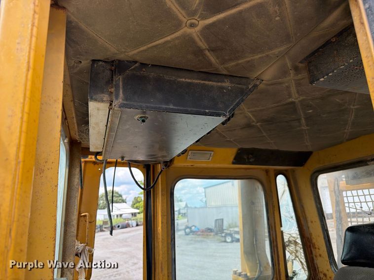 image for item FC3326 1999 Caterpillar D6M dozer